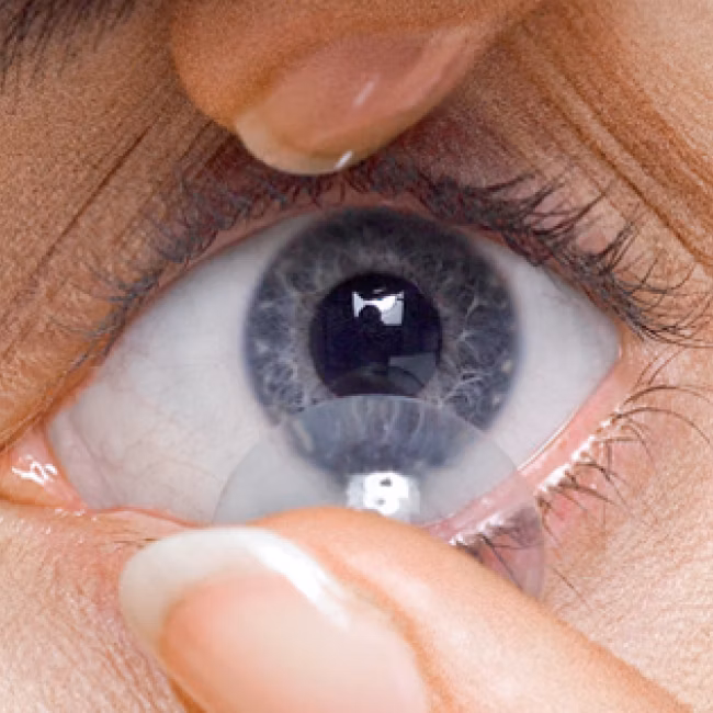 sådan sætter du kontaktlinser i